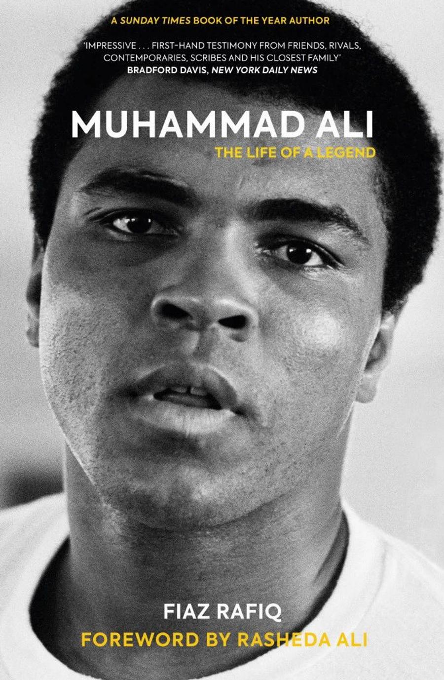 Cartea „Muhammad Ali: The Life of a Legend”, scrisă de Fiaz Rafiq Motivul pentru care Muhammad Ali era ÎNFRICOȘAT de o luptă cu Mike Tyson » George Foreman îi dezvăluie secretul: „Mi-a spus-o chiar el”