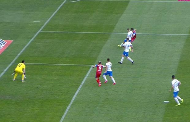 Două faze controversate în Universitatea Craiova - FC Botoșani » Oltenii, dezavantajați de arbitraj