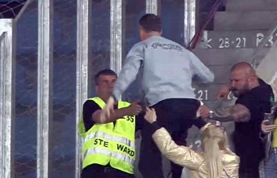 Mihai Stoica a speriat un steward la Universitatea Craiova – FCSB » S-a prefăcut că-l lovește! Cum a reacționat bărbatul