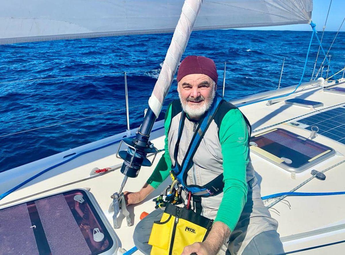 Aventurile primului român care a înconjurat singur globul cu un velier: „Ajunsese pe un val așa mare că mă uitam la Ocean ca de pe balcon”