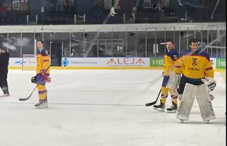 Foto: Captură Prosport Moment SCANDALOS: naționala României a cântat imnul așa-numitului Ținut Secuiesc, la meciul cu Ungaria » 3 tricolori au refuzat să se alăture + Ministrul Mediului din România, acuzat că a stat în galeria Ungariei!