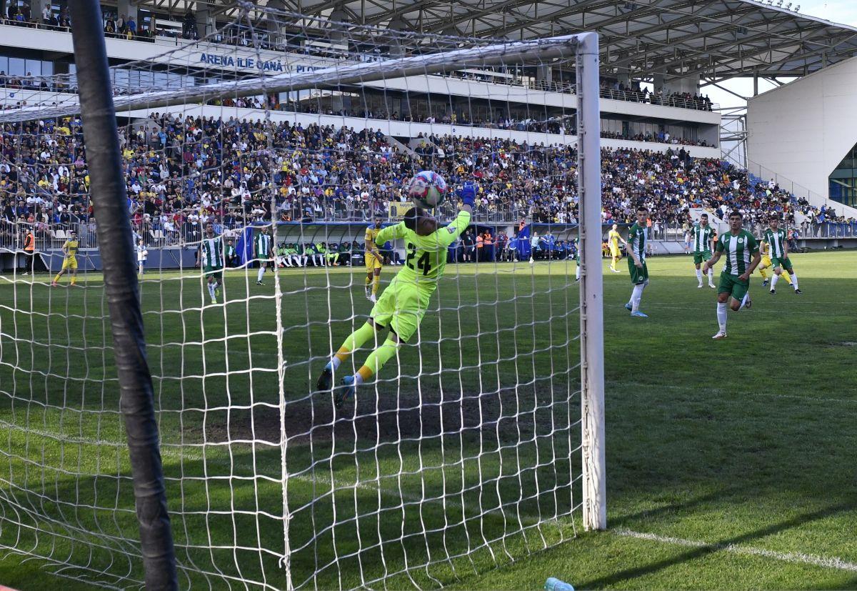 Petrolul a promovat matematic în Liga 1 » Fanii au intrat pe gazon!