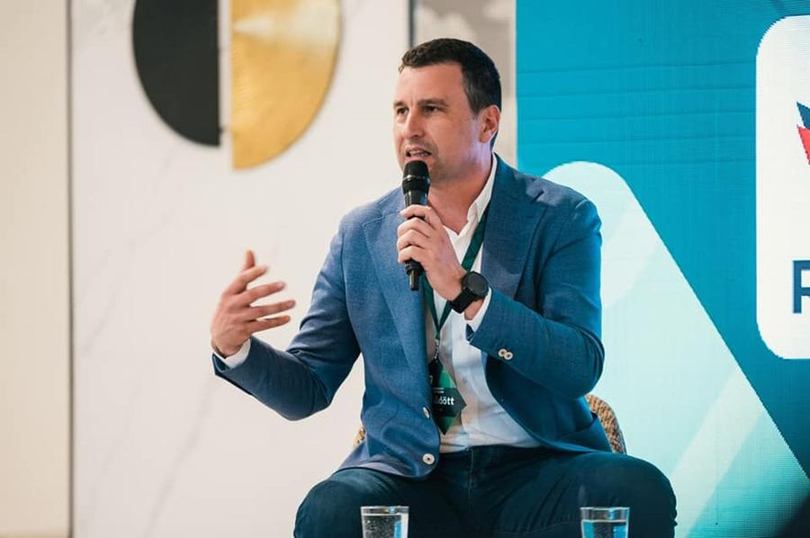 Tanczos Barna, ministrul Mediului.
Foto: Facebook Romsilva a arat traseul pe care urmează să se desfășoare cel mai mare concurs din estul Europei! » Ministrul Mediului: „Este inadmisibil!”