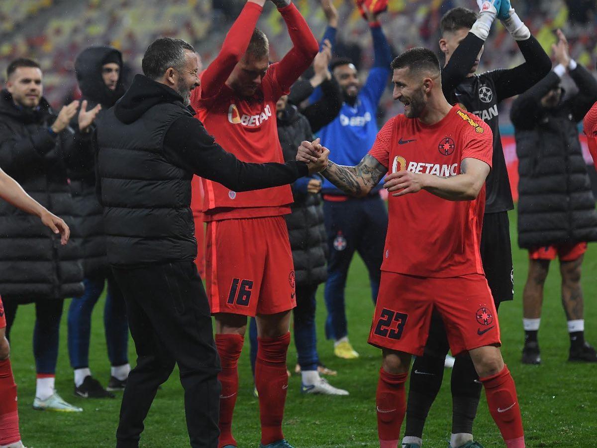 Imposibil de recunoscut » A „invadat” terenul și a plonjat pe gazonul ud, imediat după FCSB - Sepsi 3-1
