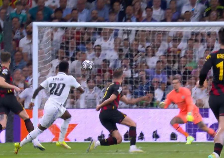 Șutul lui Vinicius a deblocat tabela pe Bernabeu / FOTO: Captură @Orange Sport 1 Remiză cu albul » „Rachetele” lui Vinicius și De Bruyne amână pentru săptămâna viitoare deznodământul în Real Madrid - Manchester City