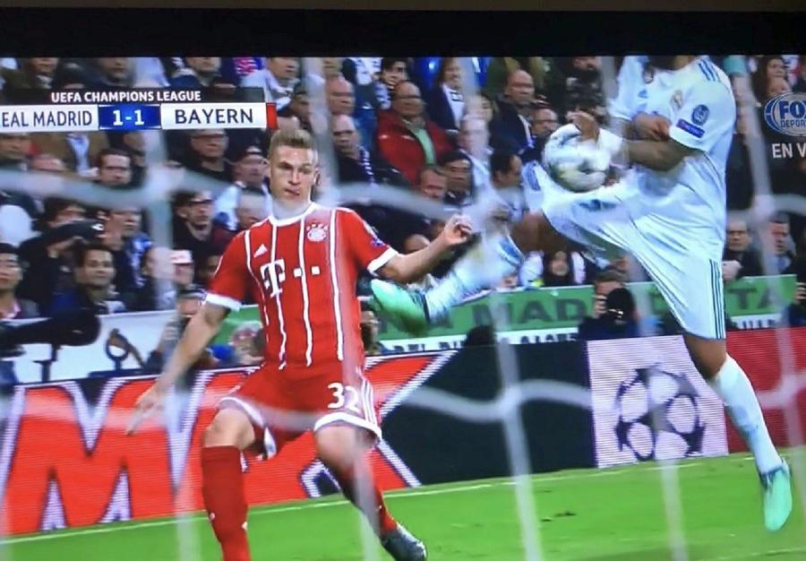 Mai 2018. Momentul în care Marcelo oprește centrarea lui Kimmich cu mâna Viciere cu tradiție! Bayern, a treia oară victimă cu Real » Ce spunea Ancelotti în 2017, când era antrenorul bavarezilor, iar Ronaldo îi marca două goluri din ofsaid