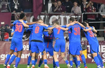 „Mă surprinde!” » Antrenorul străin dat pe spate de fotbalistul în vogă de la FCSB: „Greu să-l scoți de acolo”