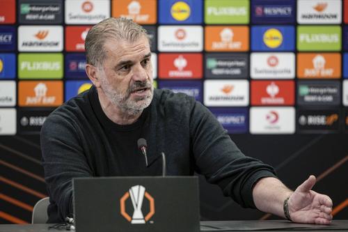 Ange Postecoglou, managerul lui Radu Drăgușin, și-a pierdut răbdarea cu jurnaliștii englezi / Foto: Imago