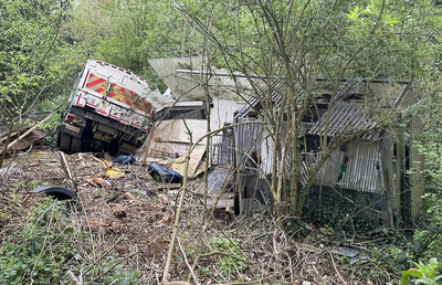 Camionul unui șofer român a ajuns obiectiv turistic într-o pădure din Germania, după ce a fost abandonat