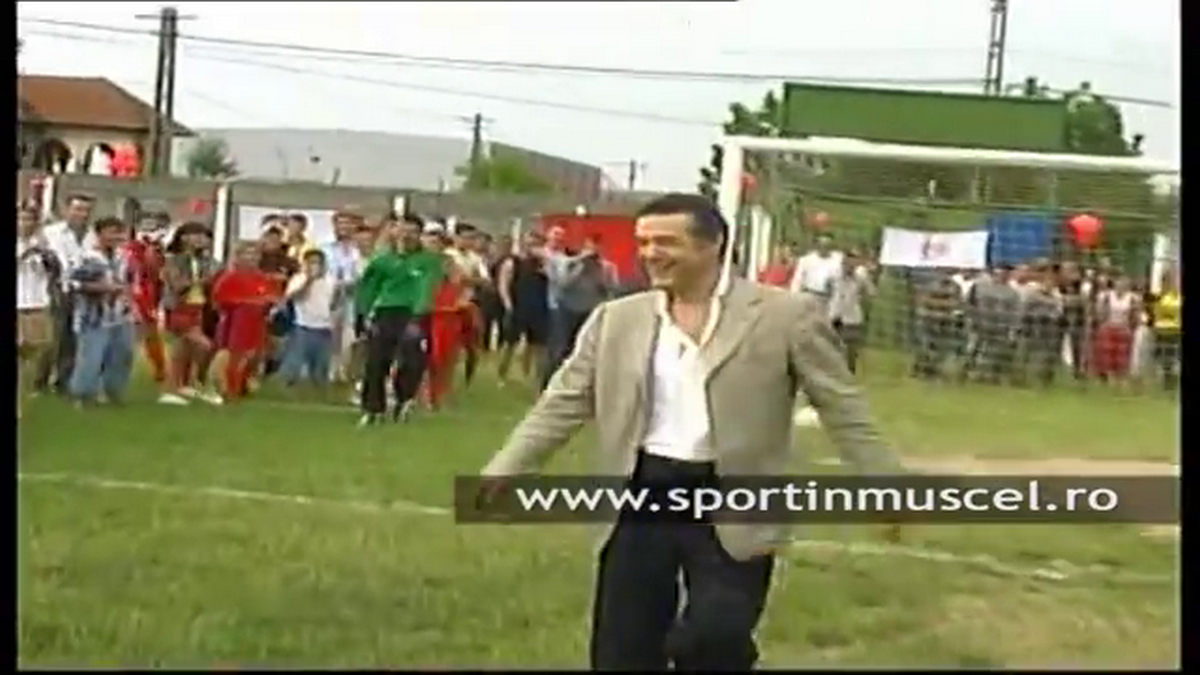 Stadionul pe care Gigi Becali juca fotbal în campania electorală a fost arat pentru a se cultiva porumb