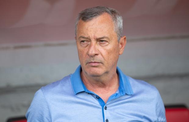 Favoritul să-l înlocuiască pe Mircea Rednic la UTA este alt antrenor din Superligă!