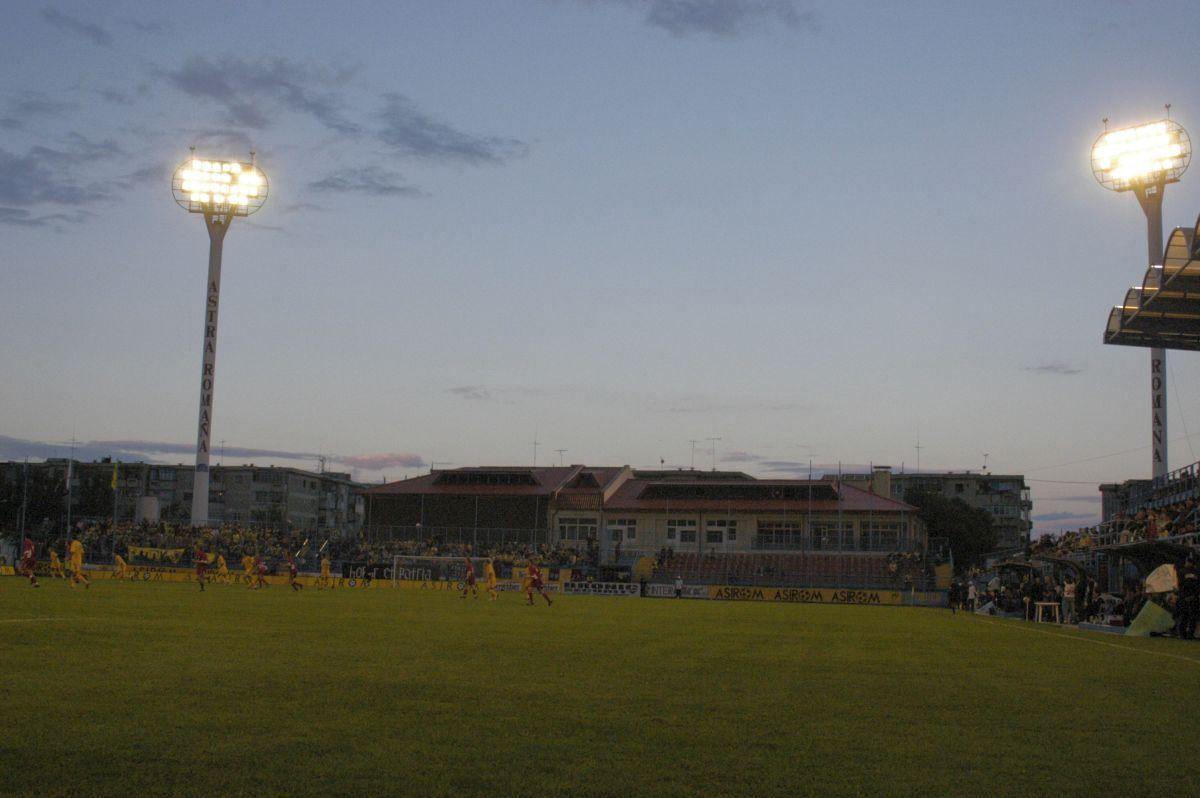 Când naționala României a jucat pe stadionul „Astra” din Ploiești: imagini din meciurile cu Slovacia (2001) și Luxemburg (2003)