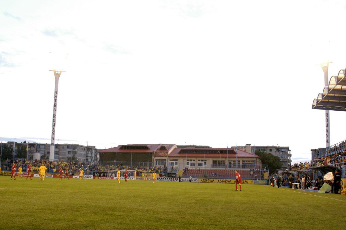 Când naționala României a jucat pe stadionul „Astra” din Ploiești: imagini din meciurile cu Slovacia (2001) și Luxemburg (2003)