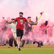 Slavia Praga - Saprta Praga, meciul de titlu, întrerupt de fanii oaspeților / foto: Imago