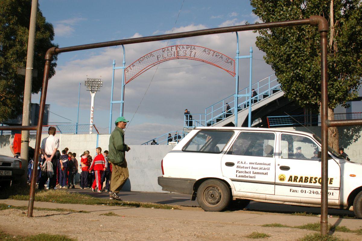 Când naționala României a jucat pe stadionul „Astra” din Ploiești: imagini din meciurile cu Slovacia (2001) și Luxemburg (2003)