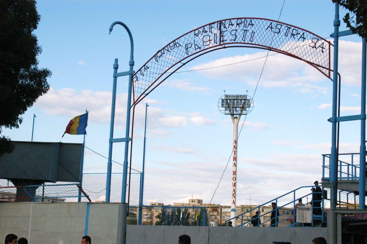 Când naționala României a jucat pe stadionul „Astra” din Ploiești: imagini din meciurile cu Slovacia (2001) și Luxemburg (2003)