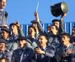 Fotografii din amicalul România - Slovacia 0-0, disputat pe stadionul „Astra” din Ploiești, pe 25 aprilie 2001. În imagine, studenți de la Academia de Poliție / FOTO: Arhivă Gazeta Sporturilor