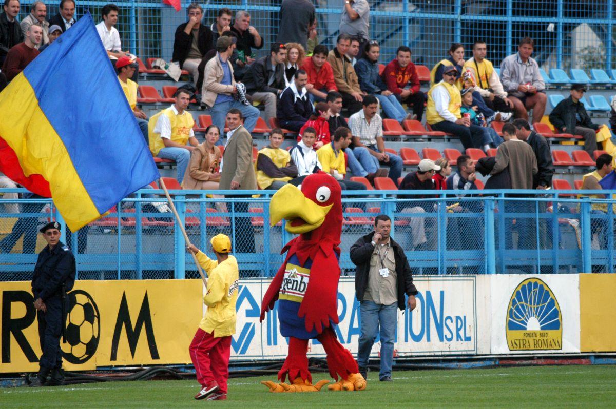 Când naționala României a jucat pe stadionul „Astra” din Ploiești: imagini din meciurile cu Slovacia (2001) și Luxemburg (2003)