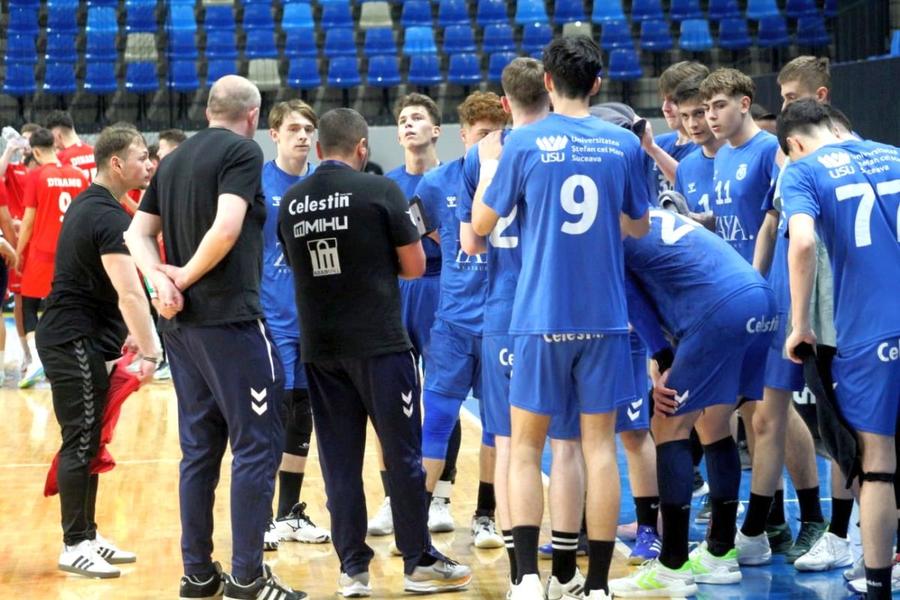 Time-out al echipei sucevene în meciul cu Dinamo / Sursă foto: Facebook@ CSU Suceava Tărăboi și acuzații de blat în handbalul românesc: „Teatru ieftin!” » Non-combat în meciul cu Dinamo? Ce spun părțile implicate: „Ne-au amenințat”