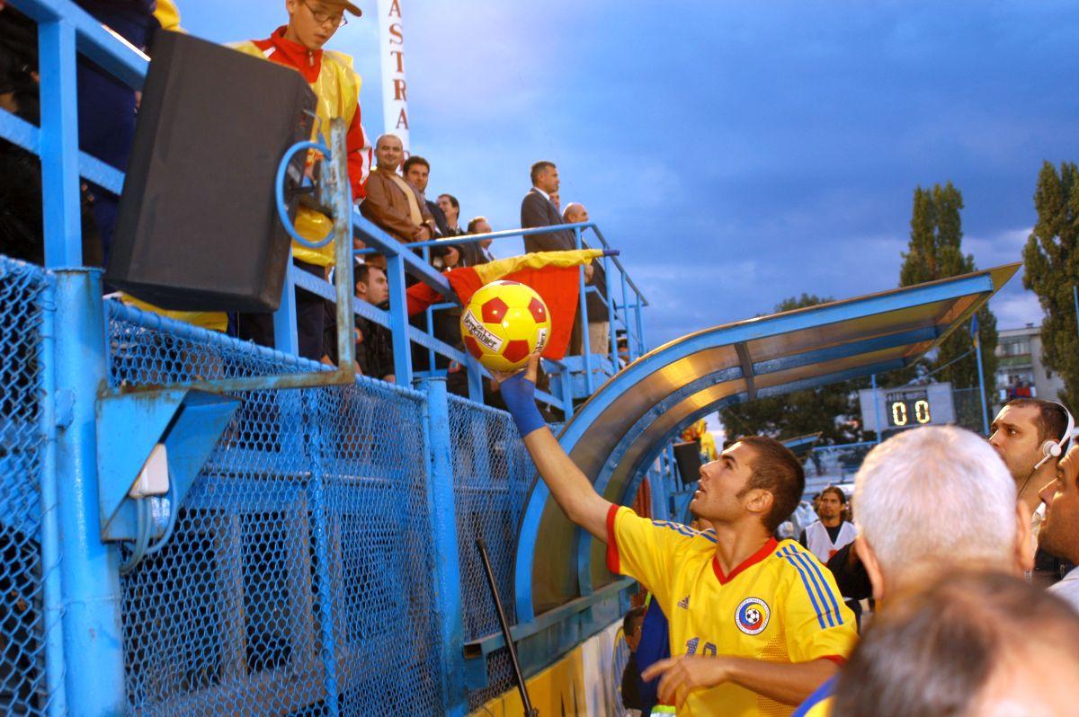 Când naționala României a jucat pe stadionul „Astra” din Ploiești: imagini din meciurile cu Slovacia (2001) și Luxemburg (2003)