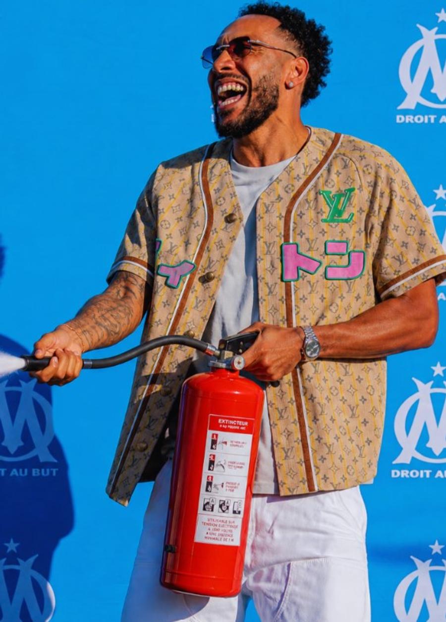 Gluma cu extinctorul făcută de Pierre-Eerick Aubameyang n-a fost apreciată deloc la Marseille Aubameyang l-a stropit cu extinctorul și a fost scos din lot!