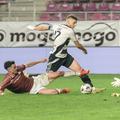Jovo Lukic, duel cu Pașcanu și Aioani (Rapid - U Cluj) // FOTO Imago Images