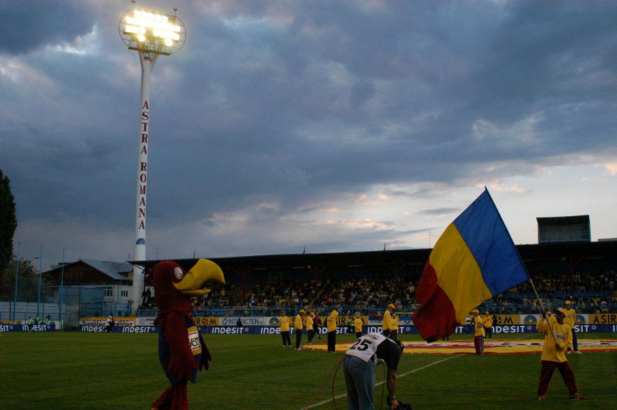 Când naționala României a jucat pe stadionul „Astra” din Ploiești: imagini din meciurile cu Slovacia (2001) și Luxemburg (2003)