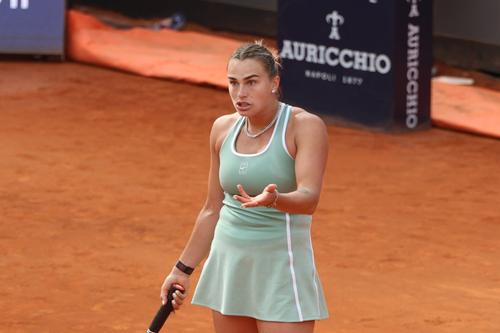 Aryna Sabalenka a felicitat-o pe Sorana Cîrstea pentru succesul de la Roma / foto: Imago Images