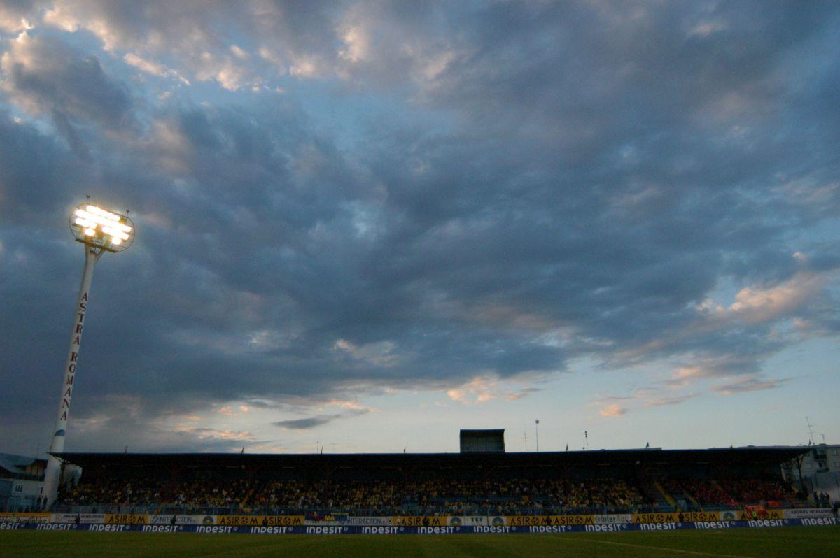 Când naționala României a jucat pe stadionul „Astra” din Ploiești: imagini din meciurile cu Slovacia (2001) și Luxemburg (2003)