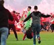 Slavia Praga - Saprta Praga, meciul de titlu, întrerupt de fanii oaspeților / foto: Imago