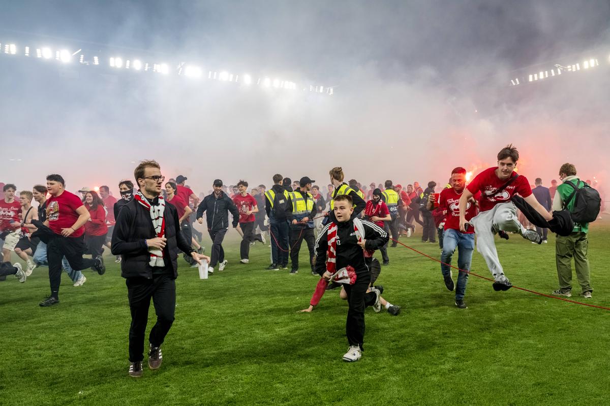 Haos total în derby-ul din Praga
