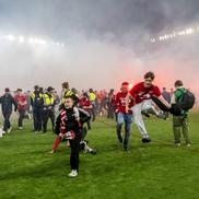 Slavia Praga - Saprta Praga, meciul de titlu, întrerupt de fanii oaspeților / foto: Imago
