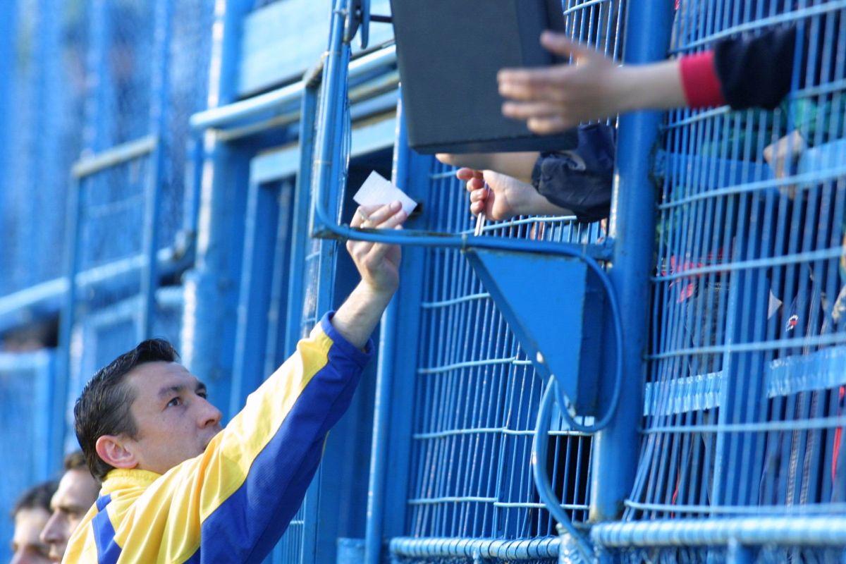 Când naționala României a jucat pe stadionul „Astra” din Ploiești: imagini din meciurile cu Slovacia (2001) și Luxemburg (2003)