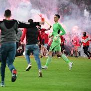 Slavia Praga - Saprta Praga, meciul de titlu, întrerupt de fanii oaspeților / foto: Imago