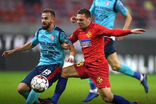 Laurențiu Corbu (stânga), în FCSB - Chindia, 1-1