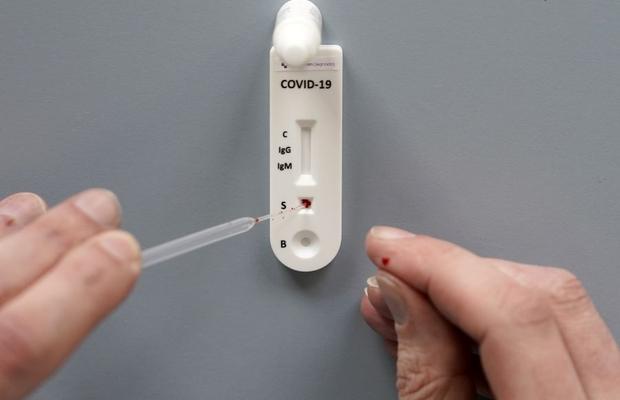 Primul caz de COVID-19 depistat în rândul elevilor, după redeschiderea școlilor în România » Colegii și profesorii, izolați