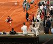 Sfertul de finală de la Roland Garros, dintre Novak Djokovic (1 ATP) și Matteo Berrettini (9 ATP) a fost întrerupt la scorul de 6-3, 6-2, 6-7(5), 3-2, din cauza fanilor de pe arena Philipe Chatrier.