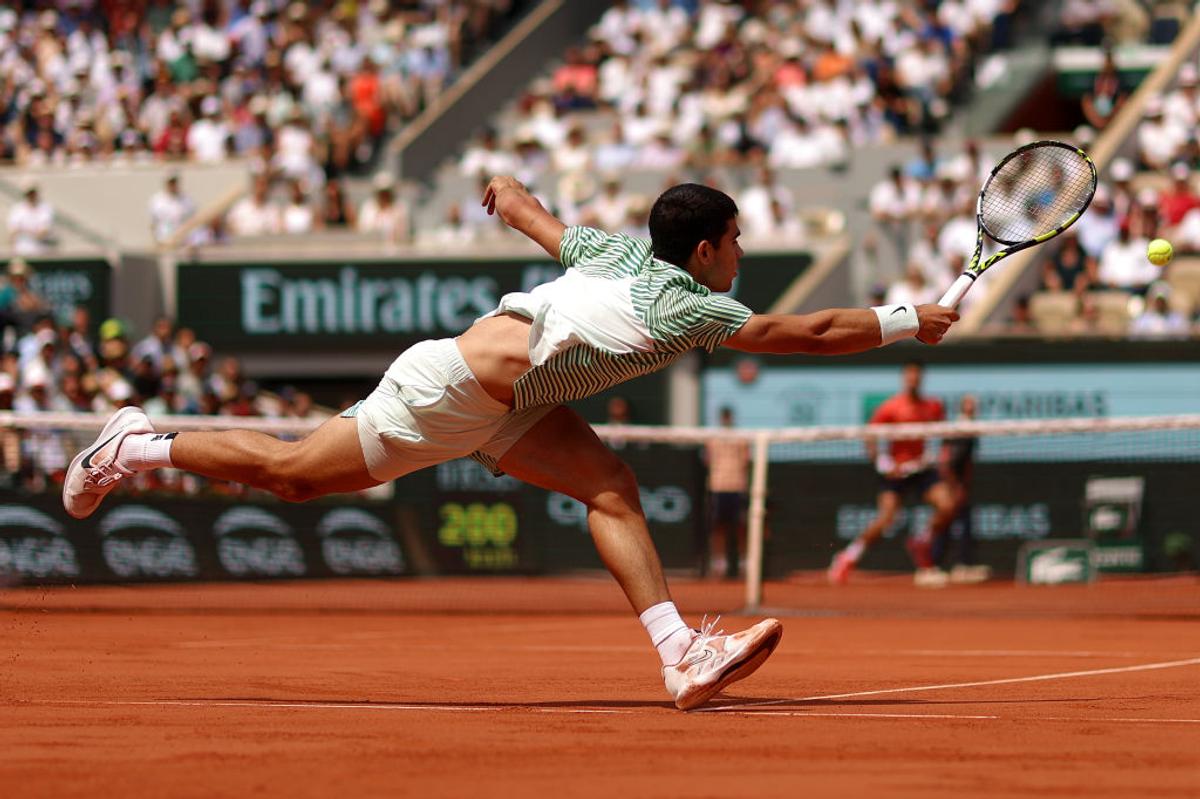 Momente de confuzie în semifinala Alcaraz - Djokovic » Spectatorii au huiduit decizia! De ce a pierdut spaniolul un game, imediat după accidentare: ce prevede regulamentul