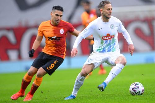 Djokovici, pe vremea când juca la Rizespor, în duel cu Radamel Falcao de la Galata