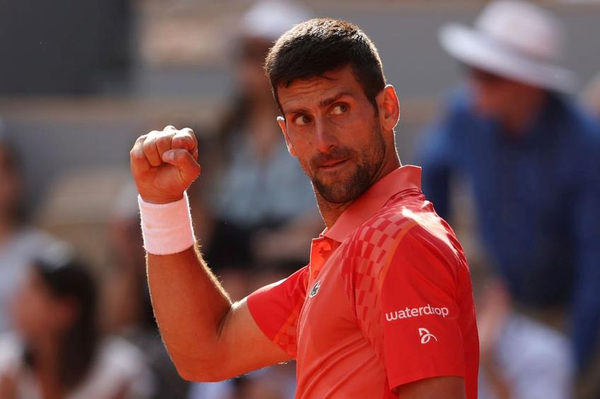 Carlos Alcaraz (20 de ani, 1 ATP) și Novak Djokovic (36 de ani, 3 ATP) se înfruntă acum în prima semifinală de la Roland Garros 2023. Meciul a început la ora 16:03, e liveTEXT pe GSP.ro și televizat pe Eurosport 2.