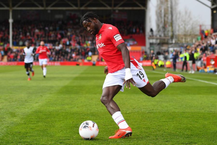 Jacob Mendy, în tricoul lui Wrexham/ foto: Imago Images Fenomentul Wrexham continuă » Un jucător de la echipa lui Ryan Reynolds a fost convocat din liga a cincea la națională!