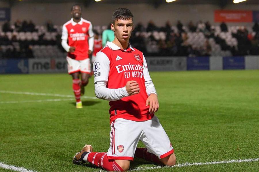 Imagine cu Cătălin Cîrjan din perioada petrecută la Arsenal Cătălin Cîrjan, fostul junior al „tunarilor”, dă verdictul la Arsenal - PSG: „Să joci de maniera asta...”