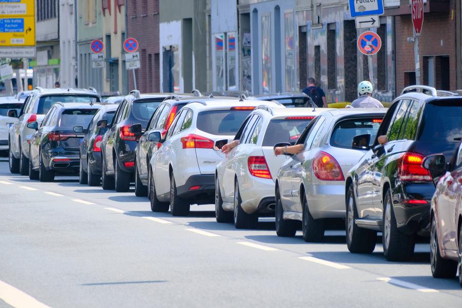 Traficul din Germania este infernal în această perioadă Toate INFORMAȚIILE de care ai nevoie dacă vii cu mașina în Germania, la Euro 2024 » Ghidul complet: reguli stricte, poliție peste tot și amenzi uriașe