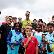 Cristiano Ronaldo, în mijlocul puștilor / Foto: X Cristiano Ronaldo
