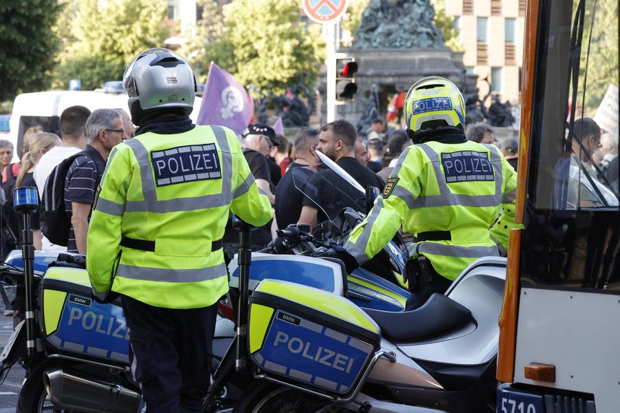 Poliția e peste tot în Germania, iar numărul echipajelor se vor mări în curând Toate INFORMAȚIILE de care ai nevoie dacă vii cu mașina în Germania, la Euro 2024 » Ghidul complet: reguli stricte, poliție peste tot și amenzi uriașe