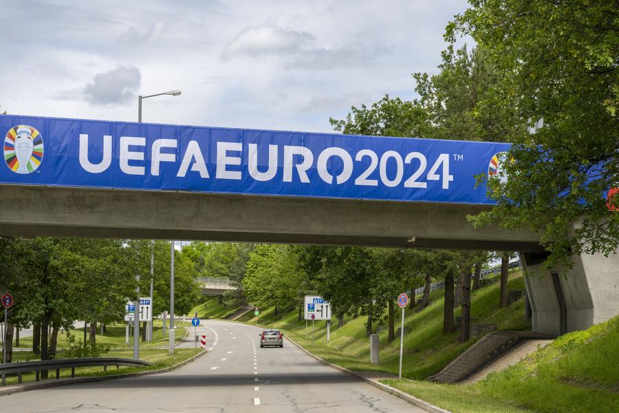 Germania e branduită cu însemnele Euro 2024 Toate INFORMAȚIILE de care ai nevoie dacă vii cu mașina în Germania, la Euro 2024 » Ghidul complet: reguli stricte, poliție peste tot și amenzi uriașe