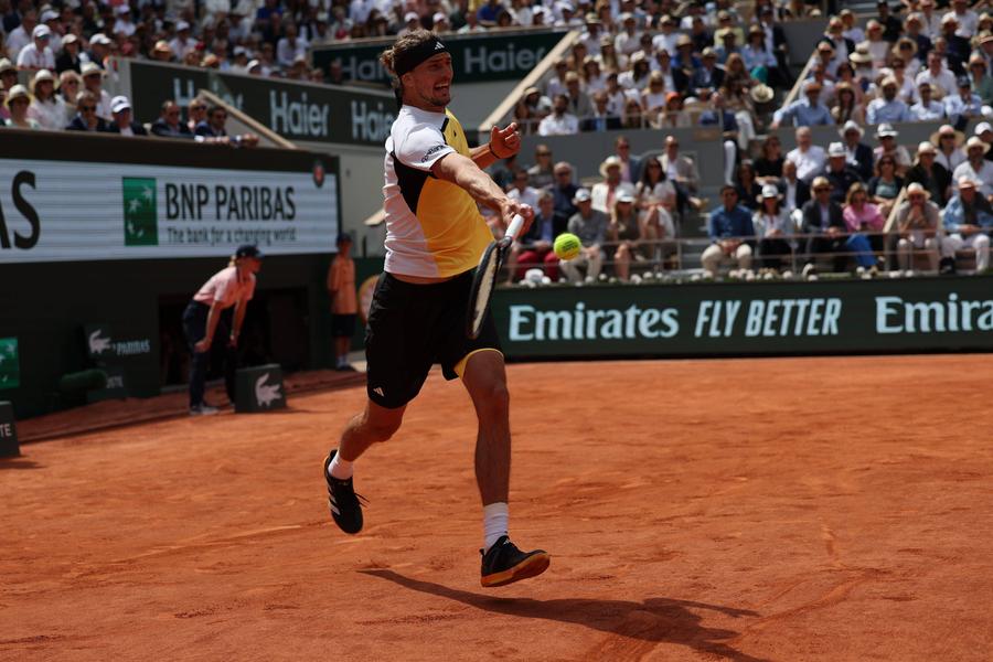 Carlos Alcaraz - Alexander Zverev, finala Roland Garros 2024/ foto Imago Images Carlos Alcaraz a câștigat Roland Garros 2024! » Urmașul lui Nadal l-a învins pe Zverev într-o finală imensă, la capătul a 4 ore și 20 de minute de efort