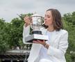 Iga Swiatek cu trofeul de la Roland Garros în 2022 Foto: Imago