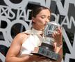 Iga Swiatek cu trofeul de la Roland Garros în 2024 Foto: Imago