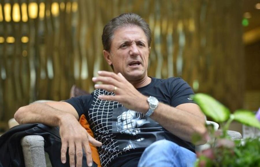 Gică Popescu spune că, în mod corect, Cupa României din 1988 ar trebui să meargă la Dinamo, fie și după 37 de ani de la finală Mircea Lucescu cere oficial întoarcerea la Dinamo a Cupei României 1988, finală abandonată de Steaua la ordinul lui Valentin Ceaușescu » Gică Popescu îl susține, Răzvan Lucescu invocă ”un sistem mafiot”